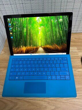 Microsoft Surface Pro 4 i5-6300U 4GB RAM 128GB SSD 12.3" Touch + Keyboard